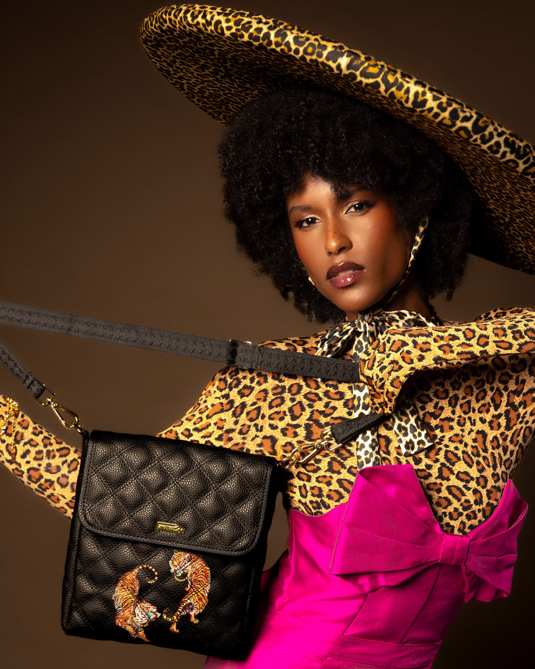 CATWALK CURRENCY MESSENGER SLING BAG